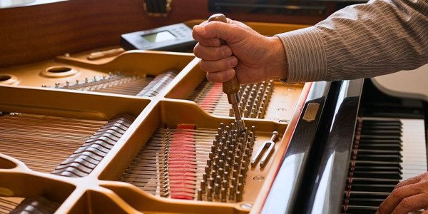 Accorder un piano : le guide complet pour comprendre, agir et bien entretenir votre instrument